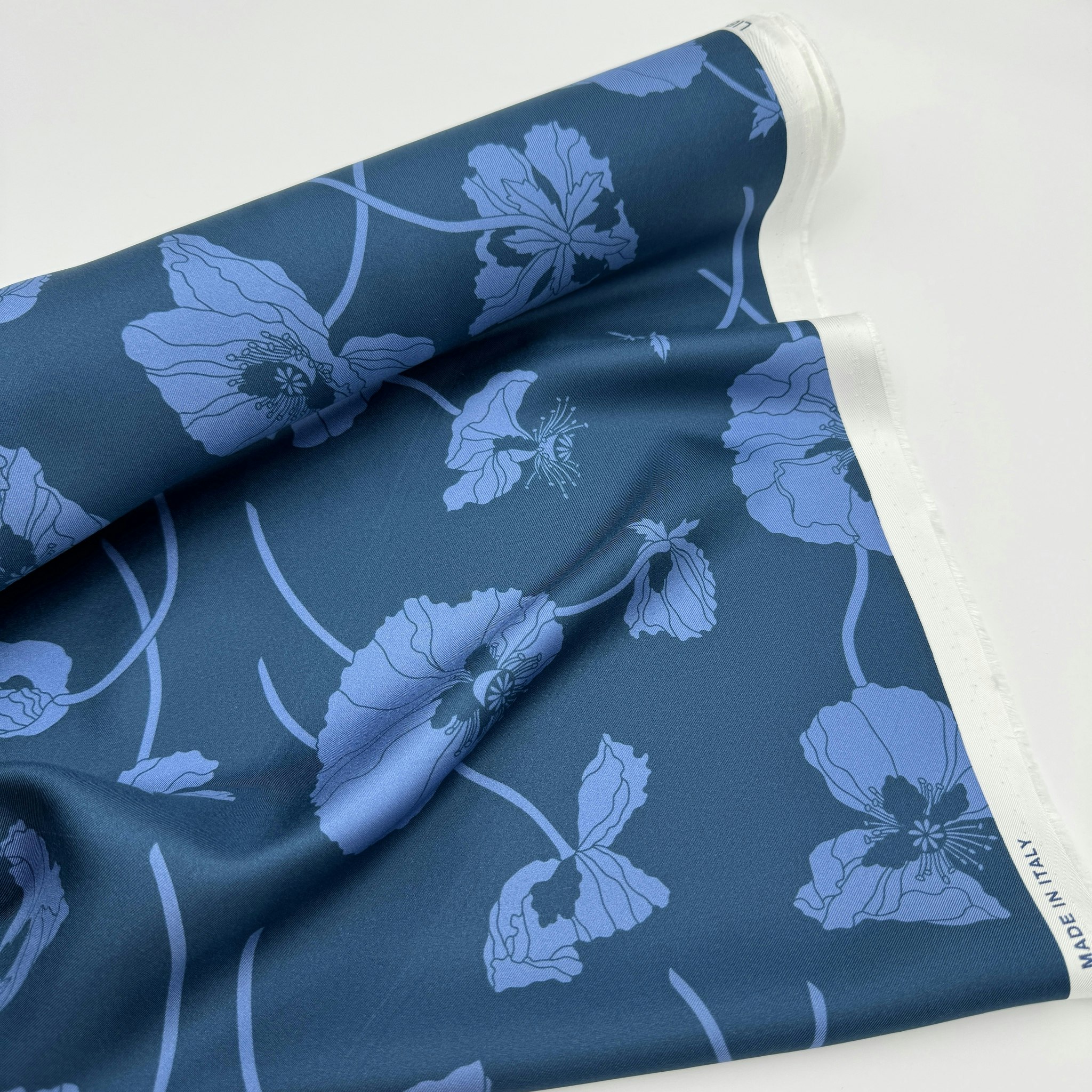 Liberty - Silk twill Fragile blooms blå