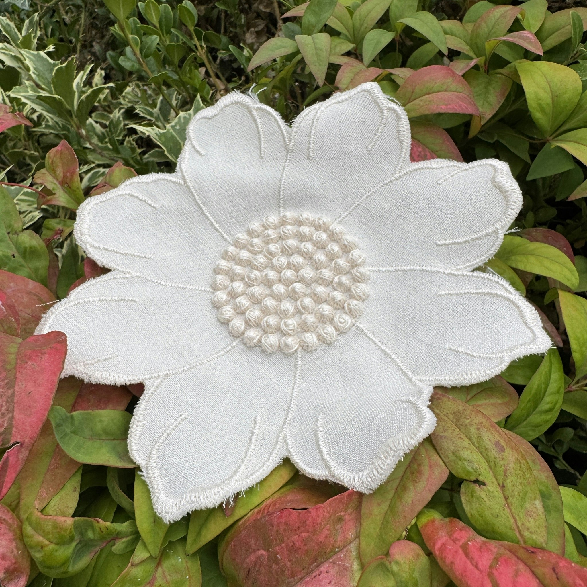Blomapplikation vit 14cm