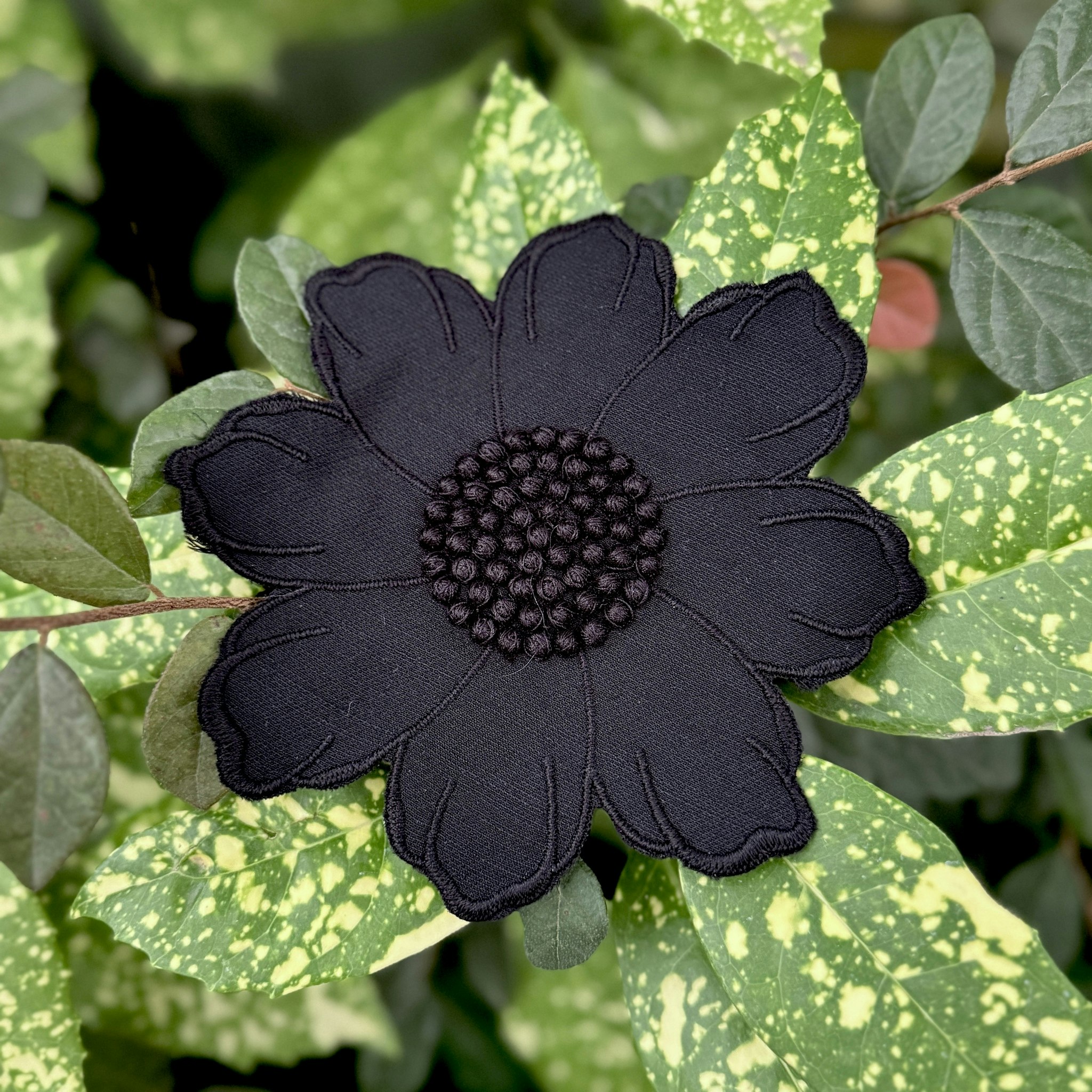Blomapplikation svart 14cm