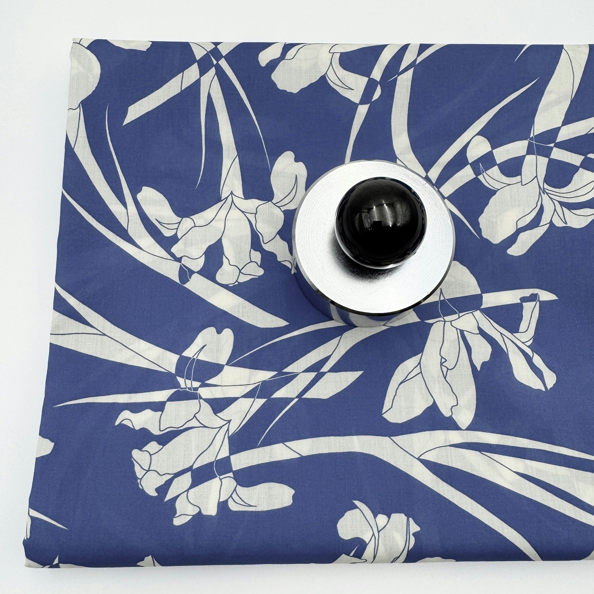 Liberty Tana lawn - Iris Scatter blå