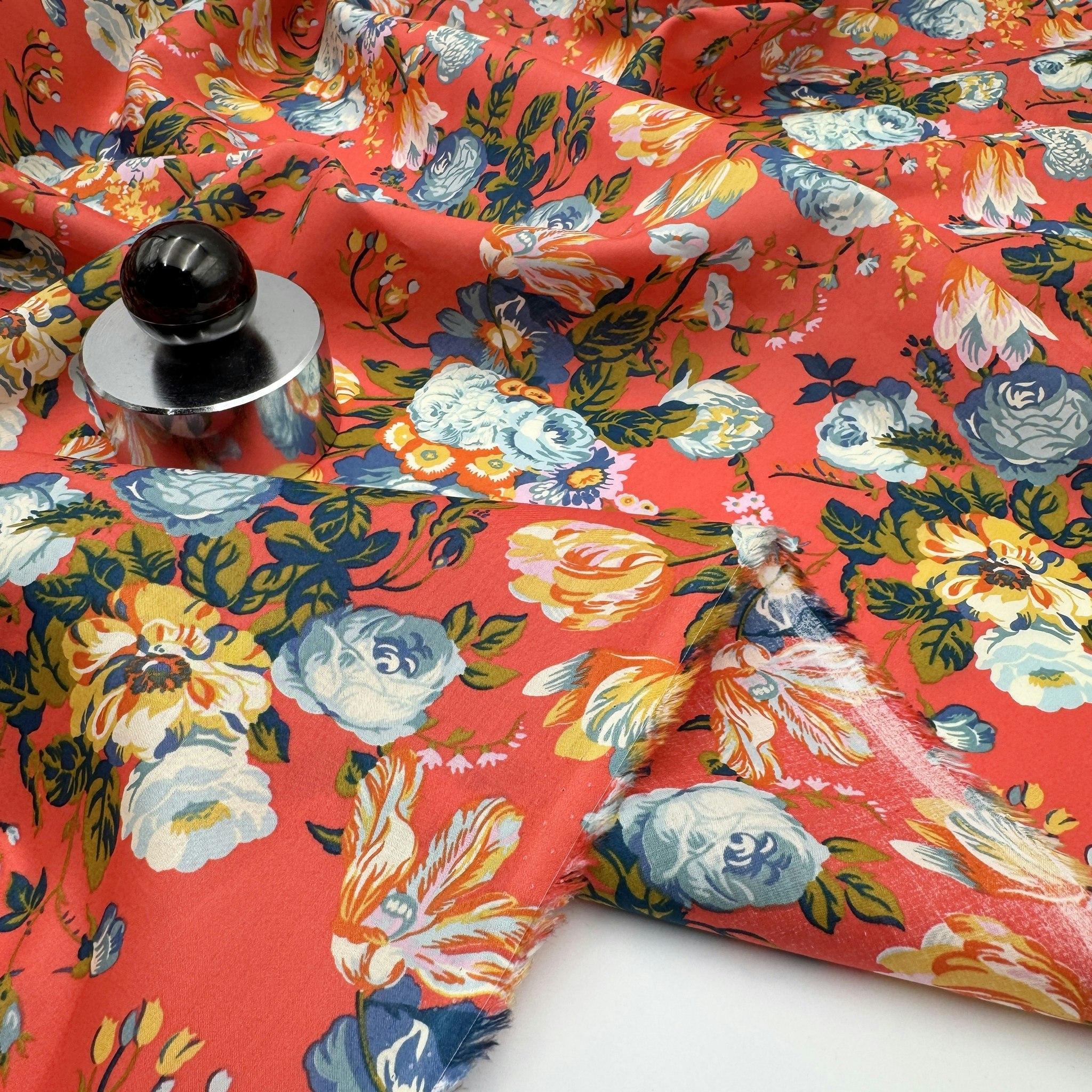 Libertytyg Tana Lawn - Magical bouquet korall
