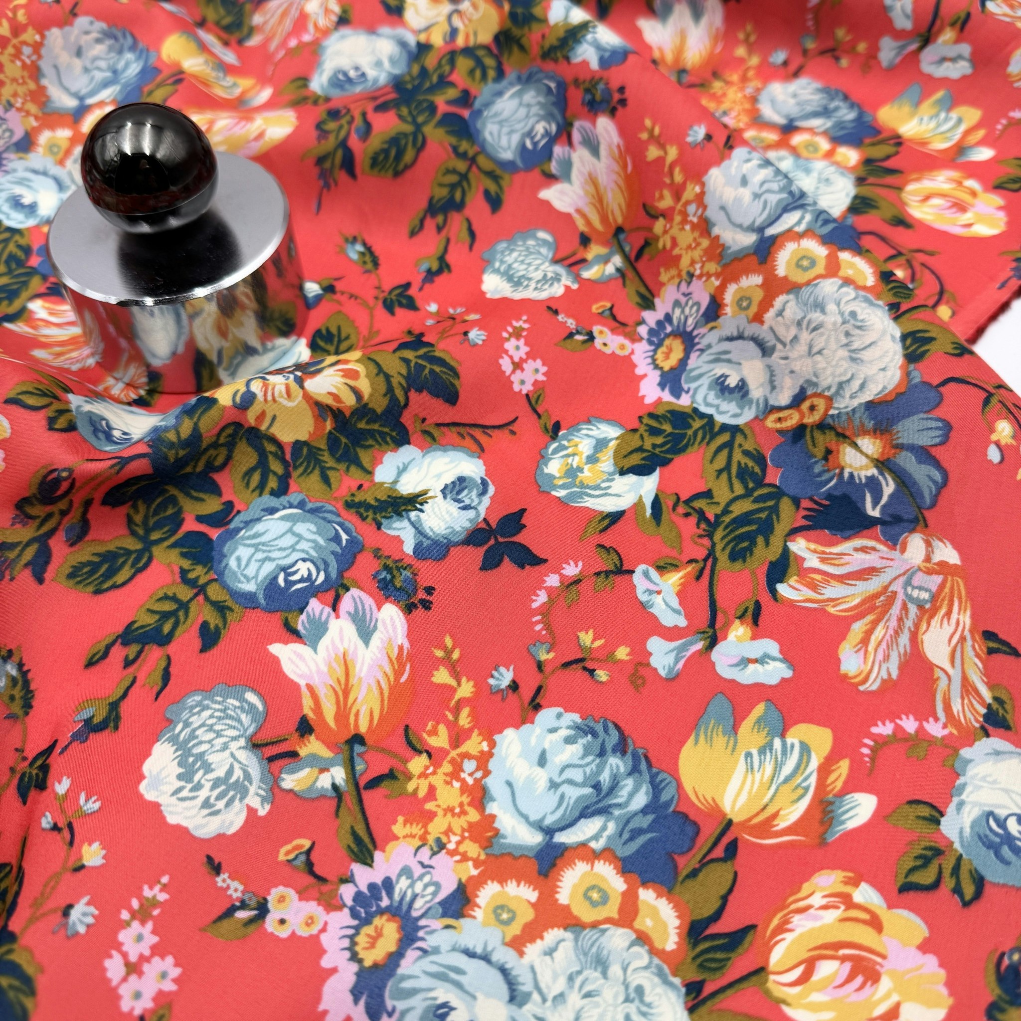 Libertytyg Tana Lawn - Magical bouquet korall
