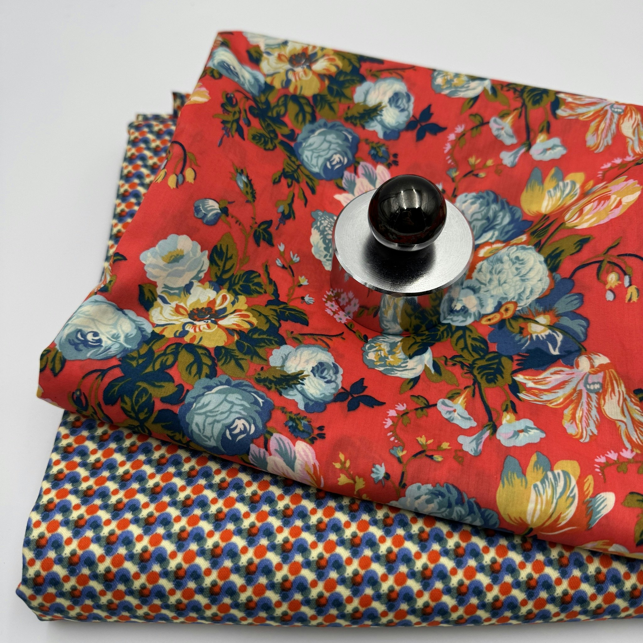 Libertytyg Tana Lawn - Magical bouquet korall