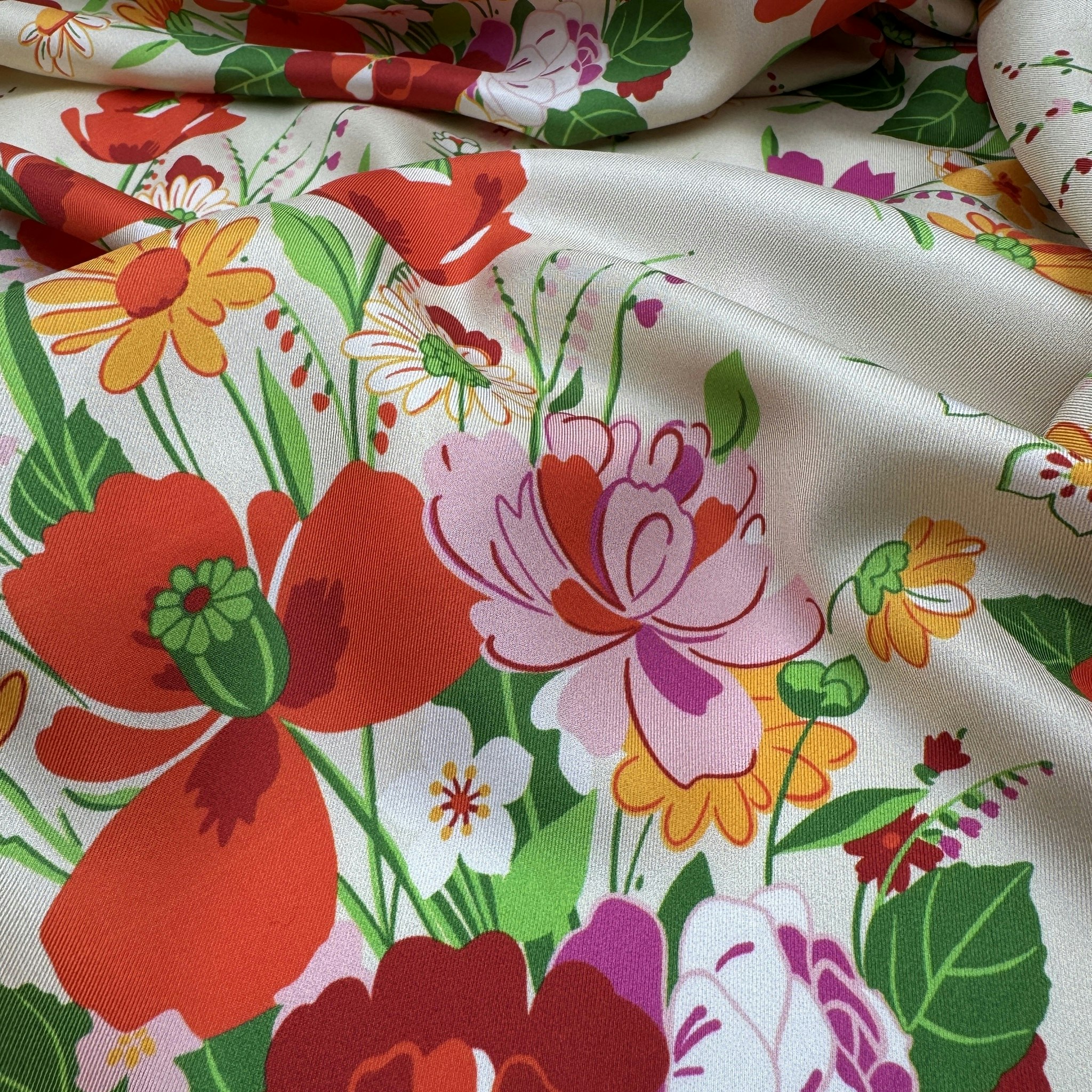Sidentwill gräddvit botten blommig Gucc*