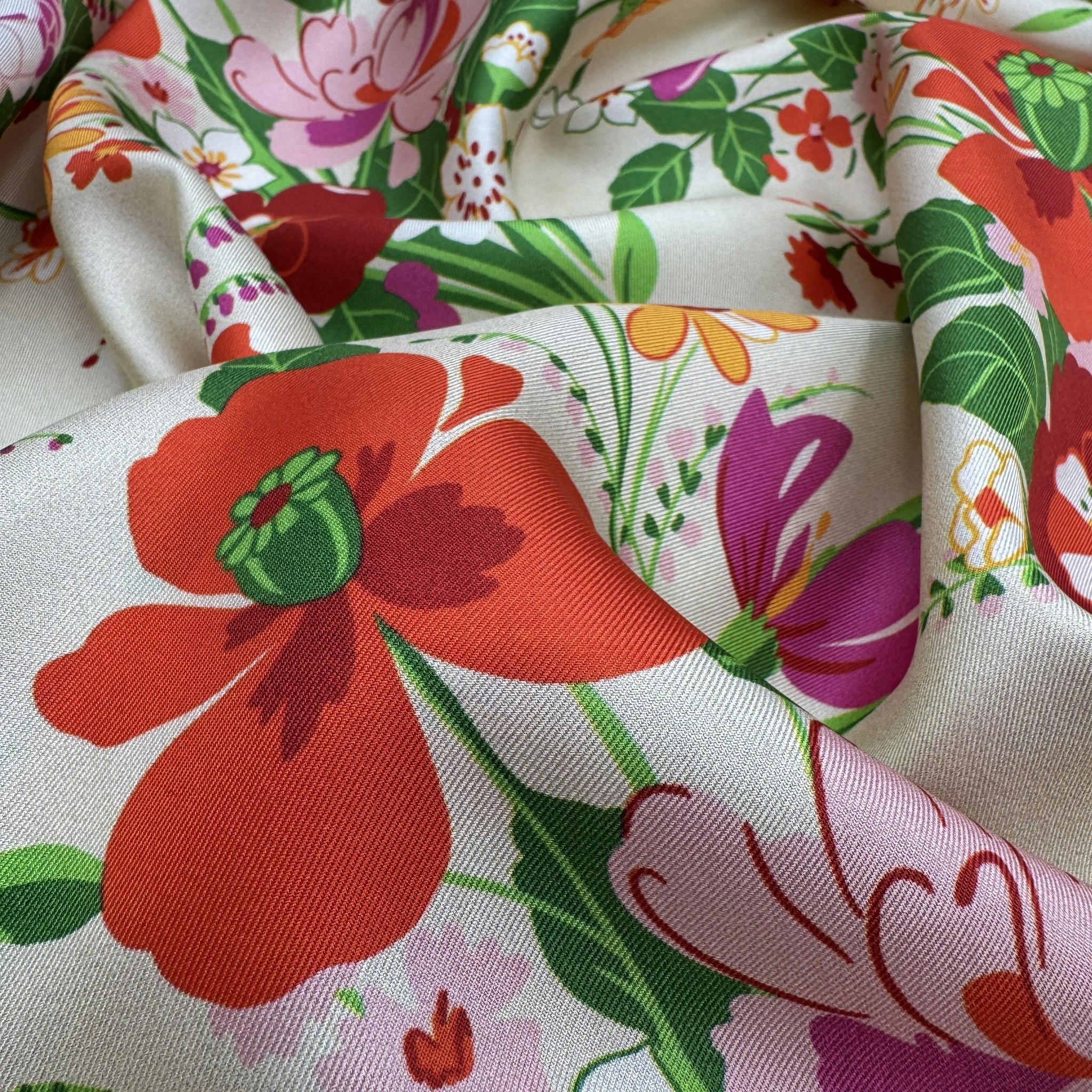 Sidentwill gräddvit botten blommig Gucc*