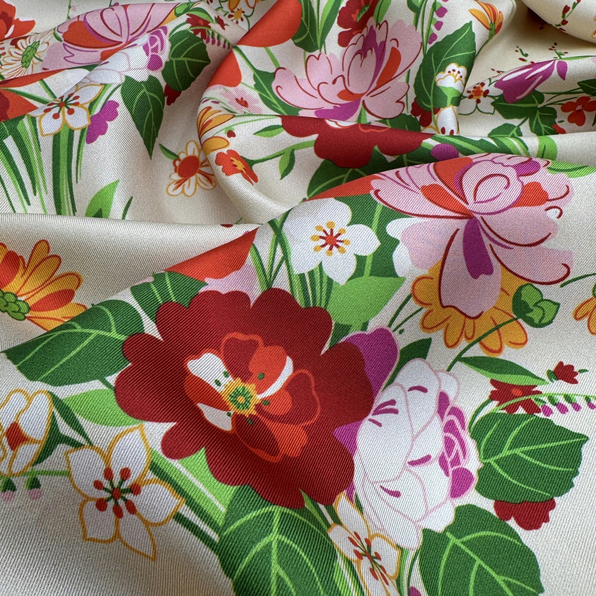 Sidentwill gräddvit botten blommig Gucc*