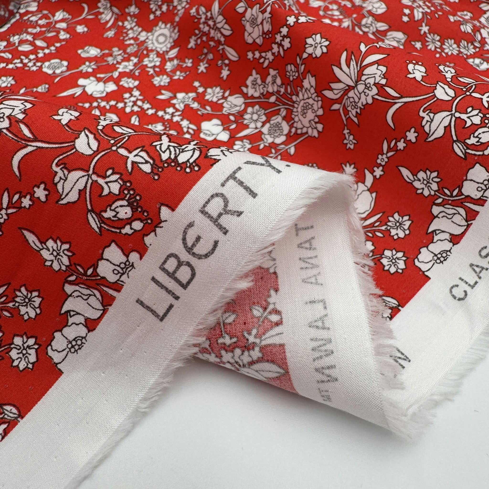 Liberty Tana Lawn - Summer blooms ljusröd