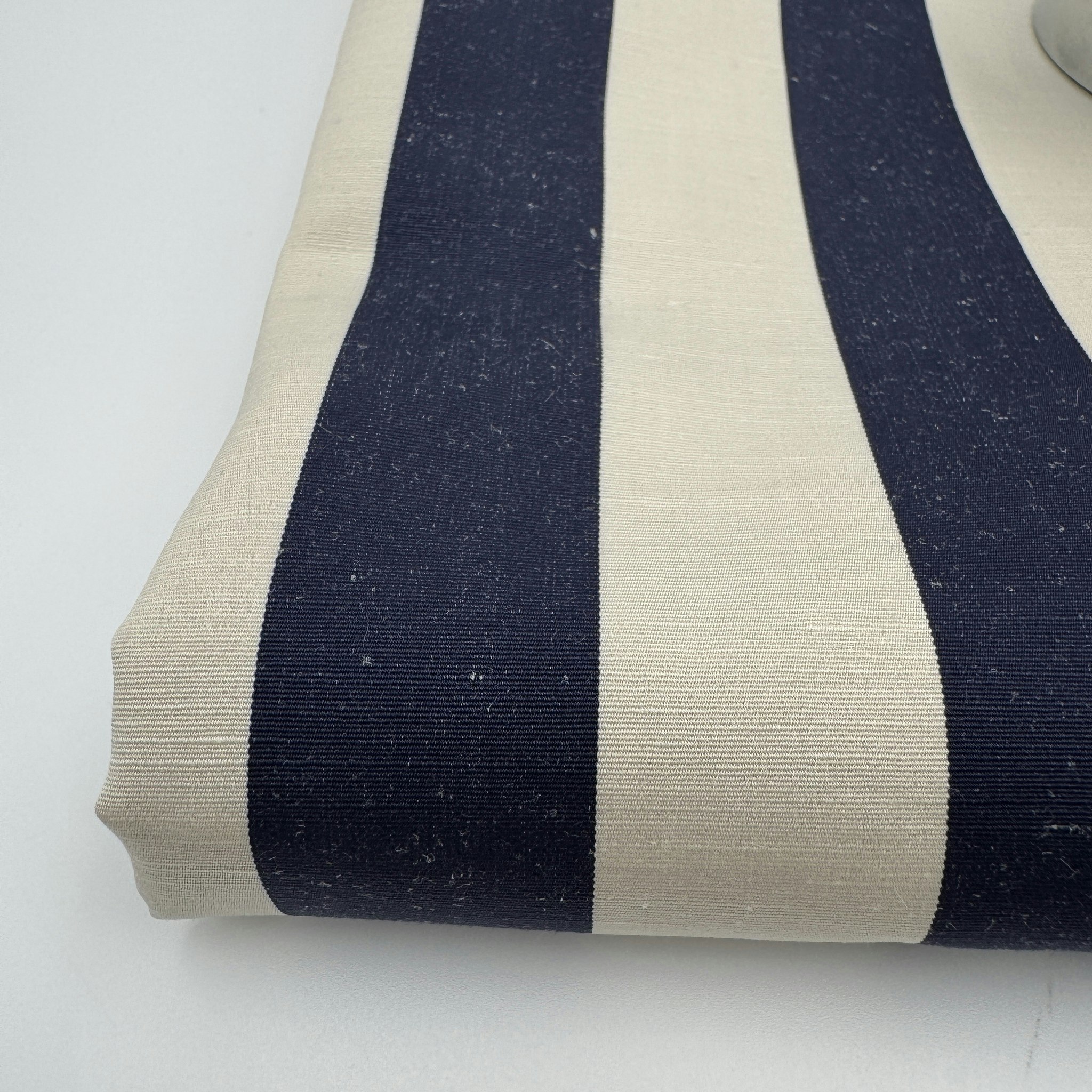 Kraftig poplin marin/beige bredrand Gucc*