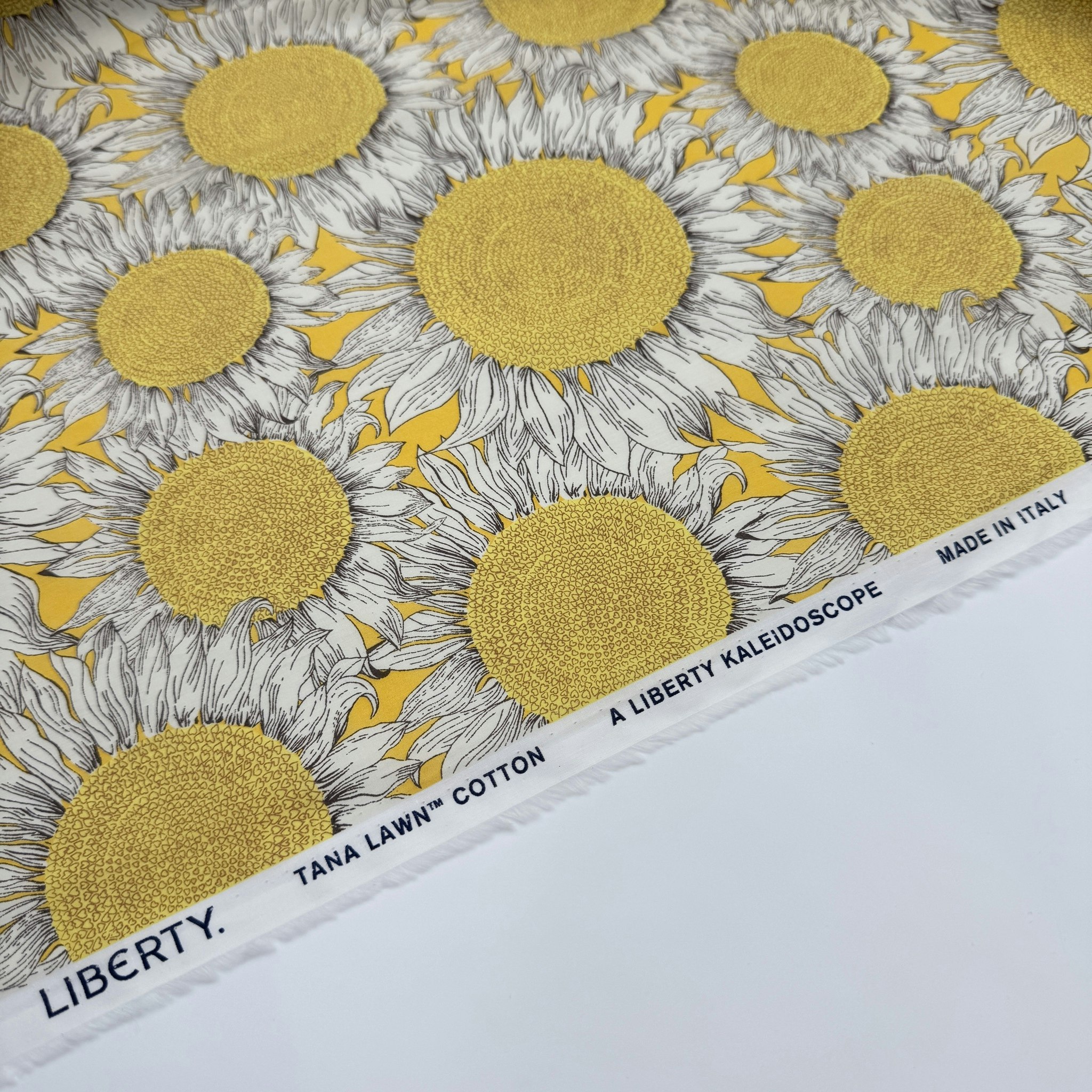 Libertytyg Tana Lawn solrosor