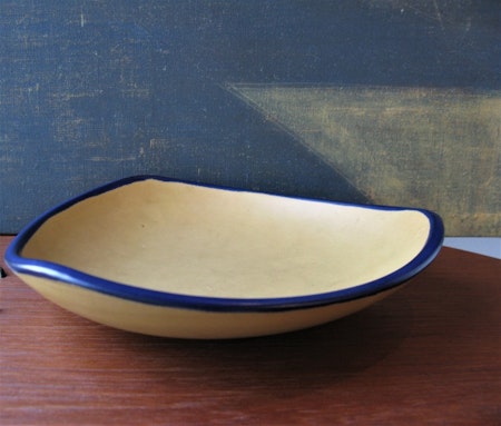 Yellowish/blue bowl 362