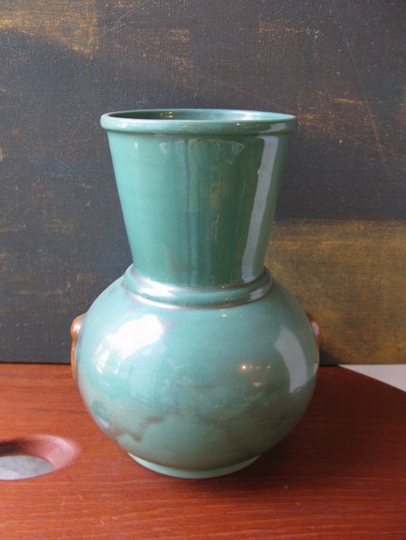 Green vase 112