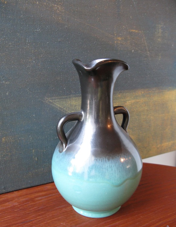Green/black vase 1586A