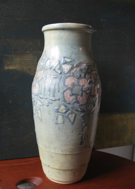 Early vase 1047