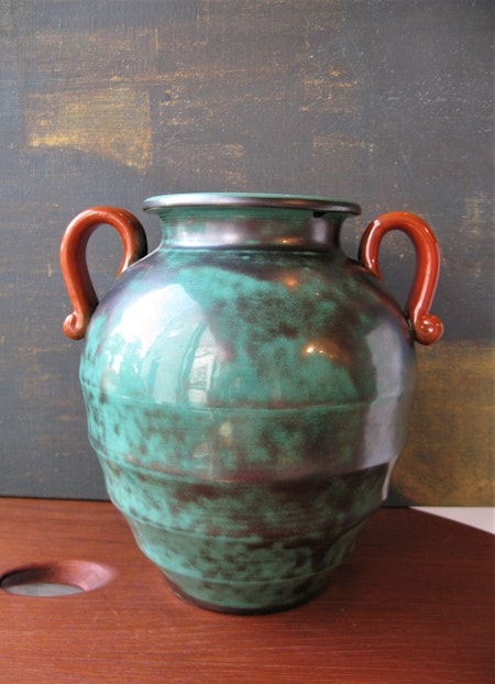 Green vase 2785