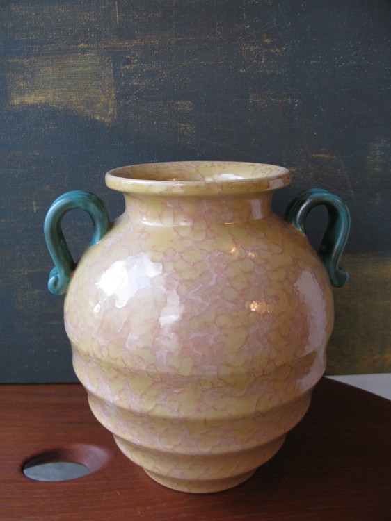 Yellowish vase 2785