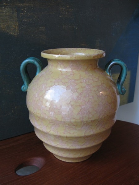 Yellowish vase 2785