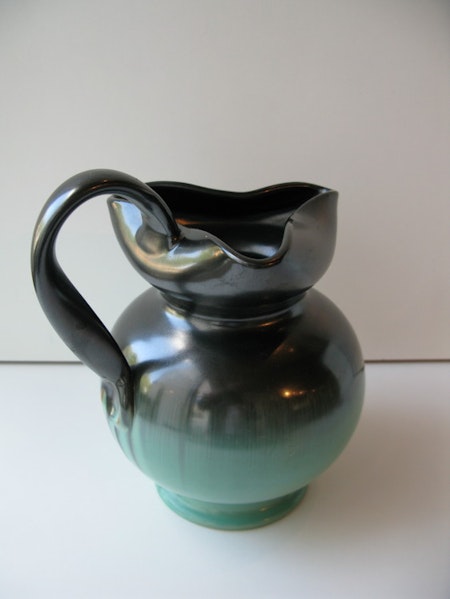 Green/black pitcher 2205