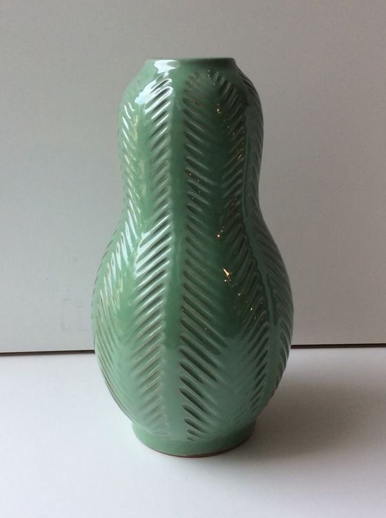 Fishbone vase 438