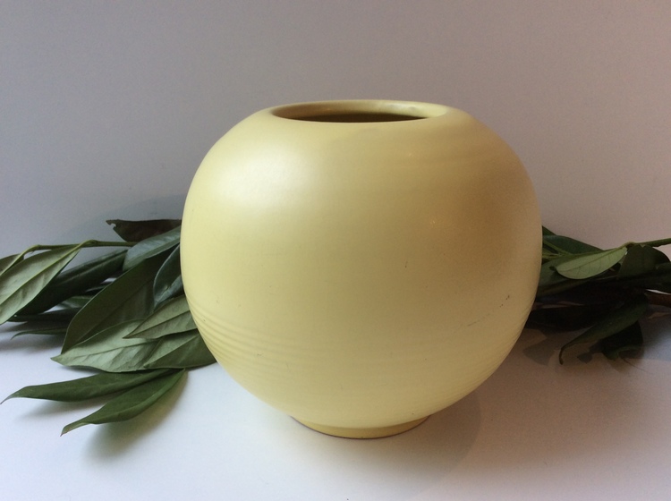 Yellow vase 2616 10