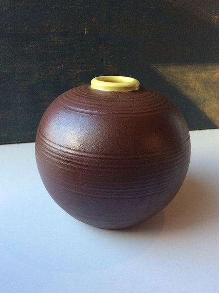 Brown vase 3156