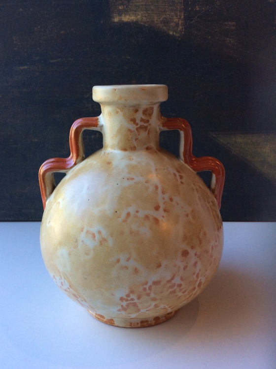Yellowish vase 90