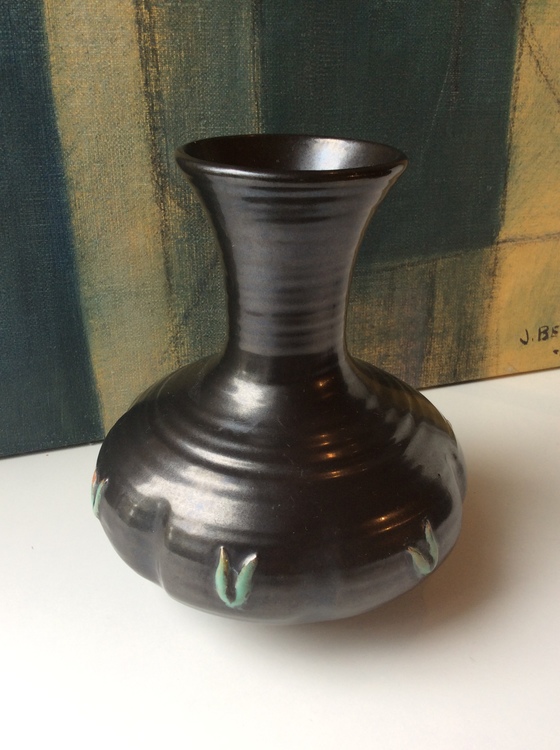 Black vase 2293