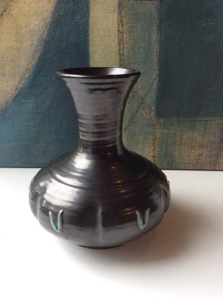 Black vase 2293