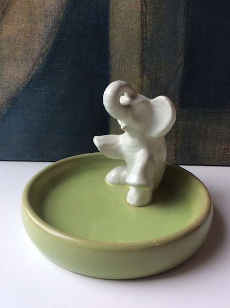 Sitting elephant in green bowl