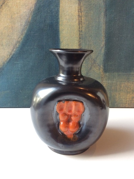 Black/orange vase 1933
