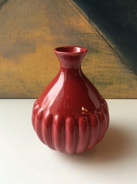Red vase 780