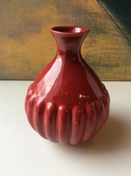 Red vase 780