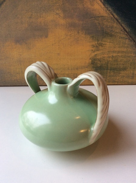 Green/white vase 234
