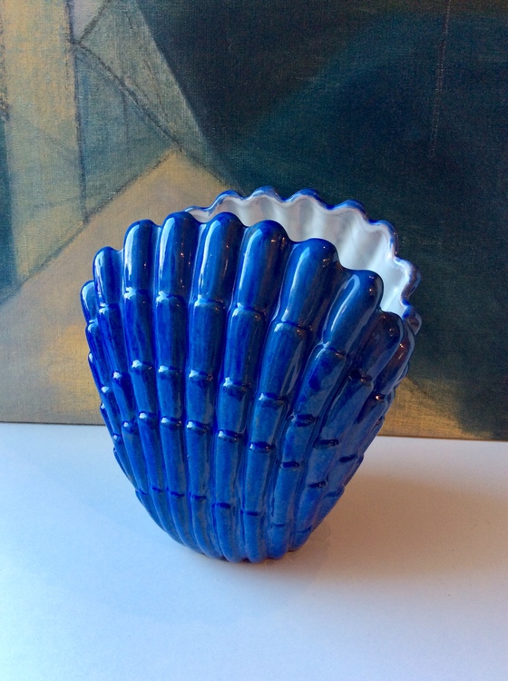 Large blue shell vase 343