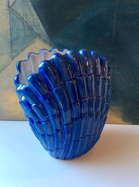 Large blue shell vase 343