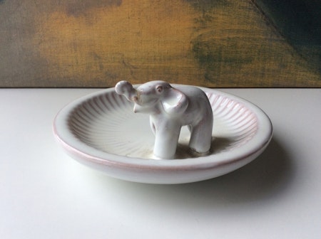 White bowl with elephant