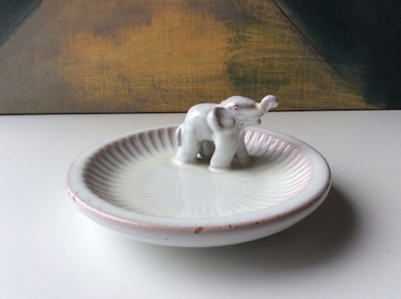 White bowl with elephant