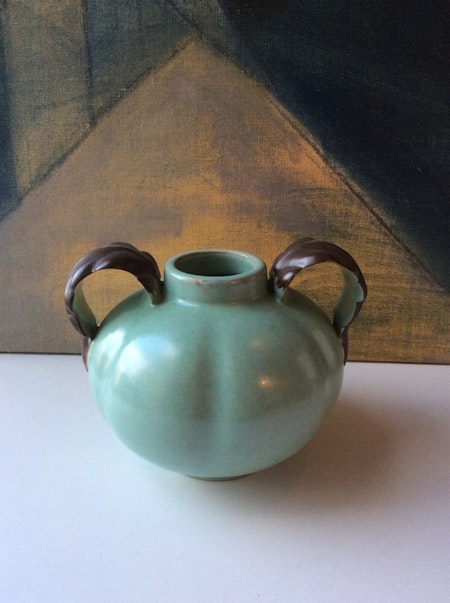 Green vase 218