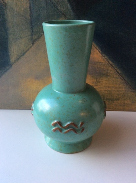 Green vase 38