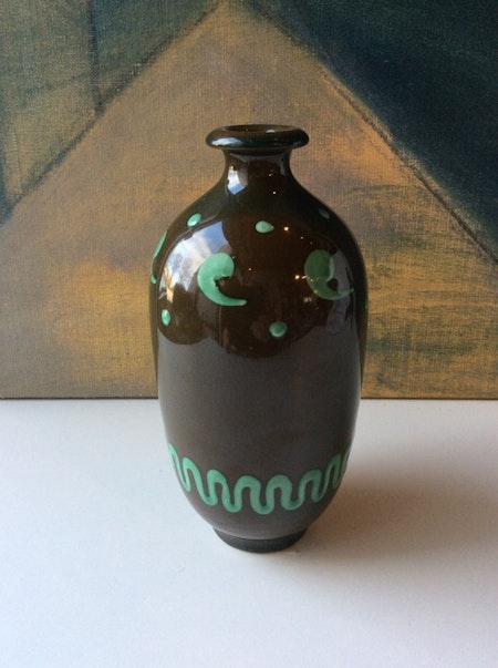 Brown/green vase 380