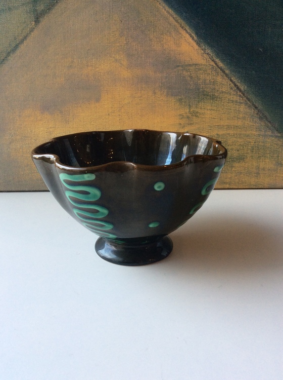 Brown/green bowl 12