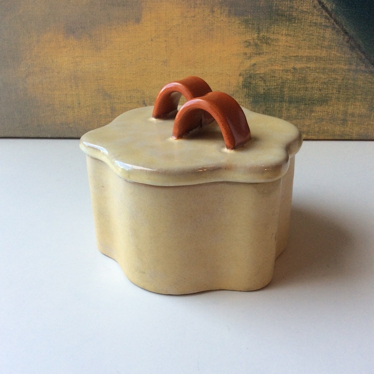 Yellowish jar with lid