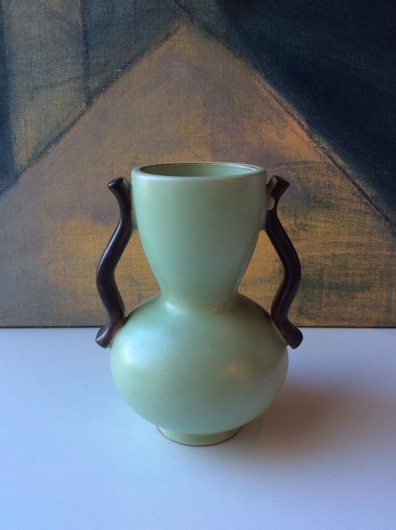 Green vase 282
