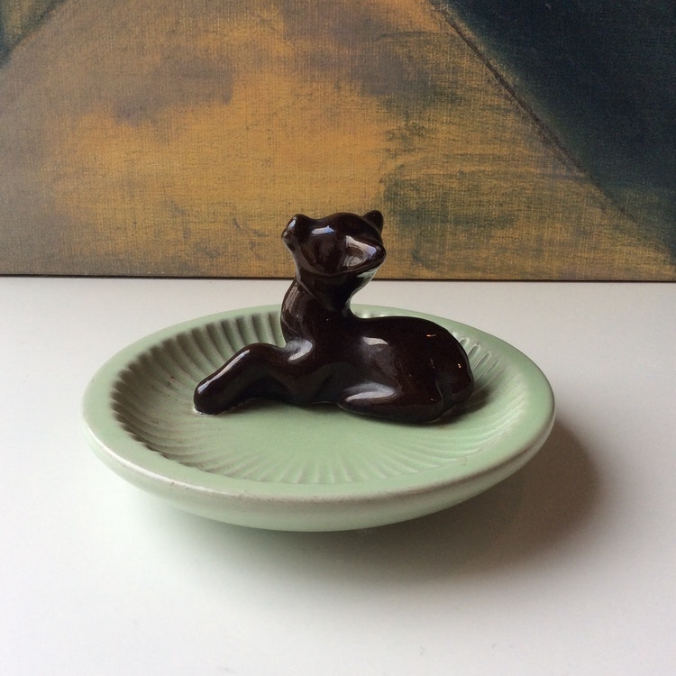 Brown deer in green bowl 48