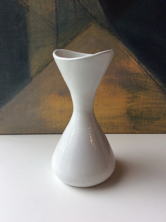 White vase 4147