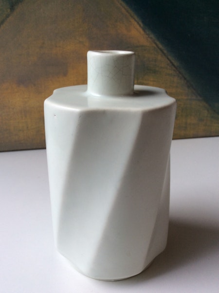 White vase 3176