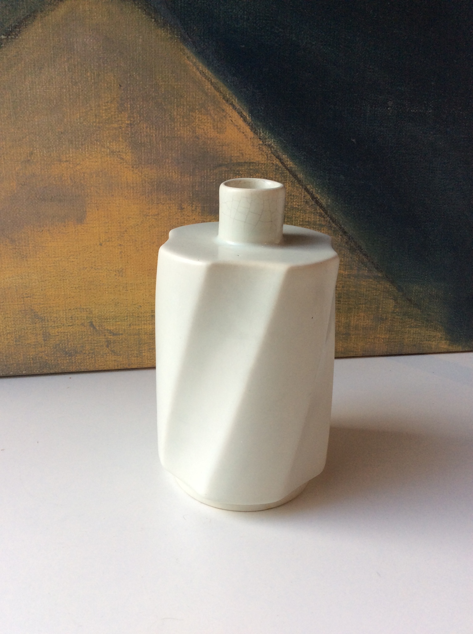 White vase 3176
