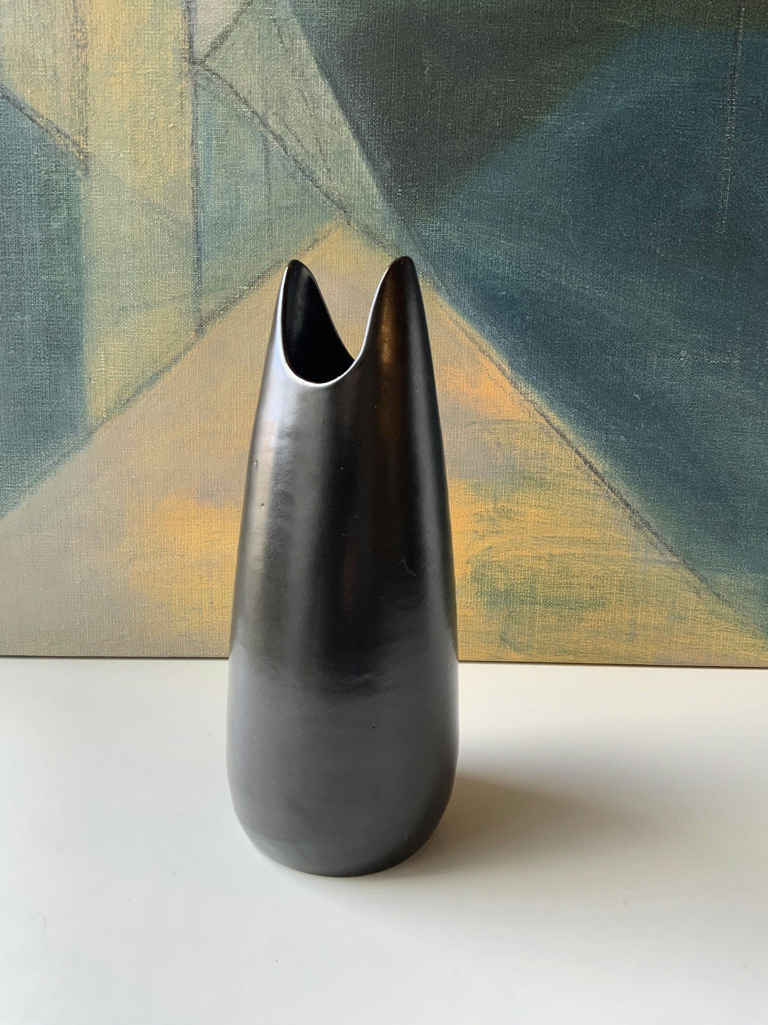 Black vase 796