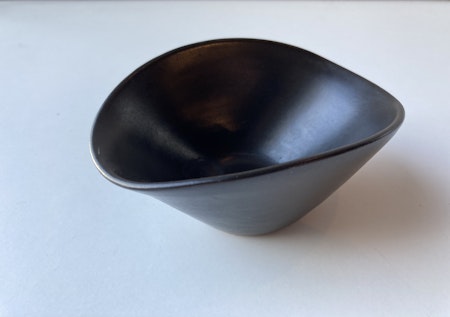 Black bowl 348