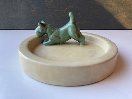 Ashtray 15 with green dog