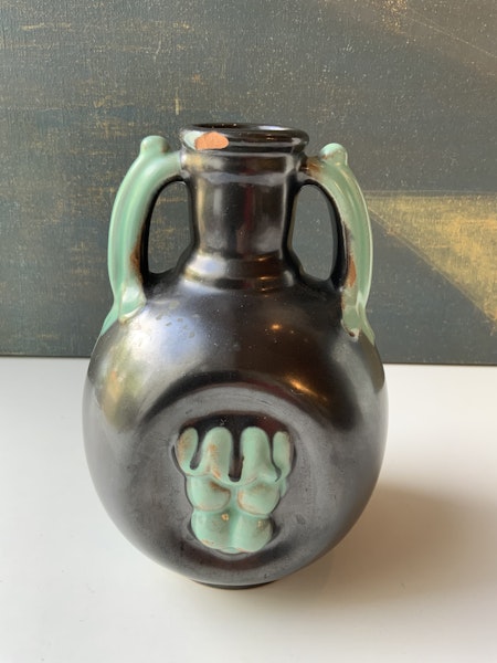 Black/green vase 1932